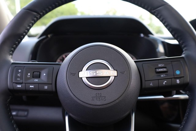 Nissan Pathfinder Vehicle Image 13