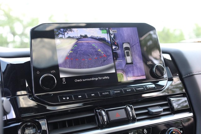 Nissan Pathfinder Vehicle Image 16