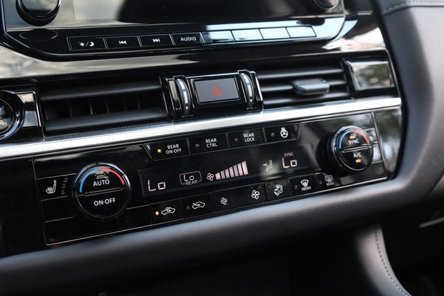Nissan Pathfinder Vehicle Image 17