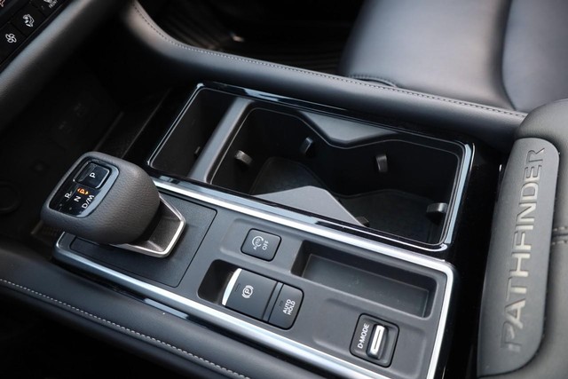 Nissan Pathfinder Vehicle Image 19