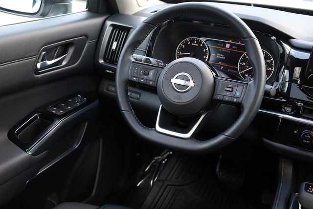 Nissan Pathfinder Vehicle Image 28