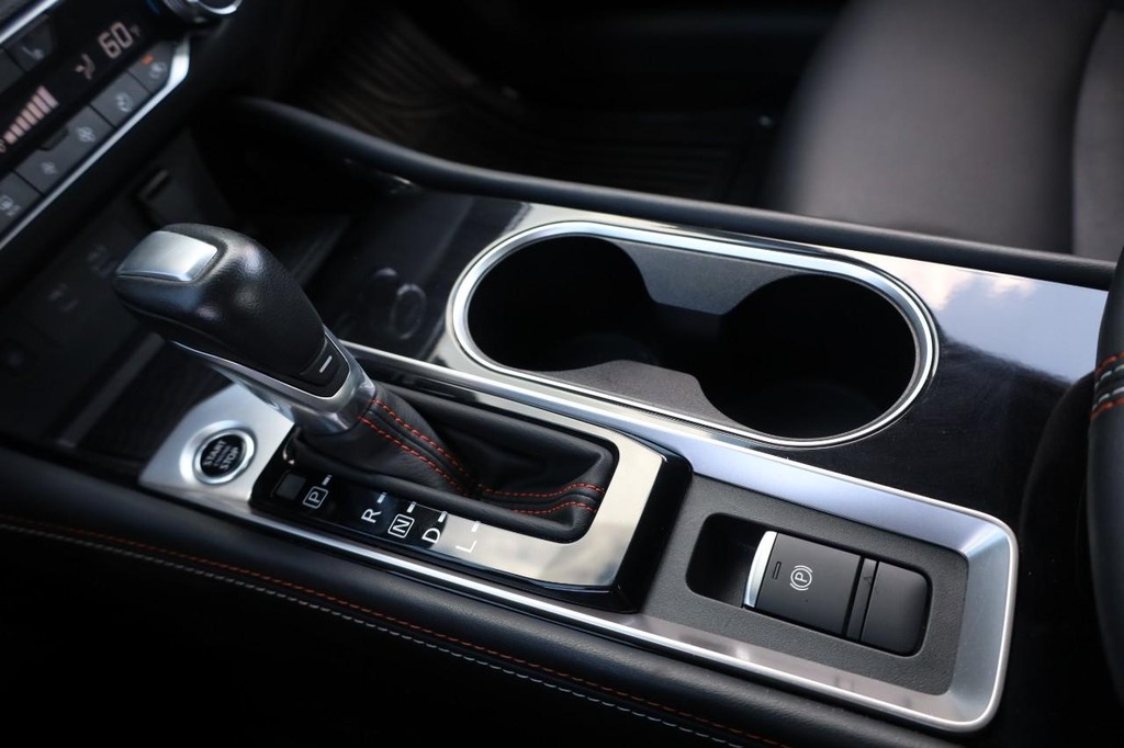 Nissan Altima Vehicle Full-screen Gallery Image 16
