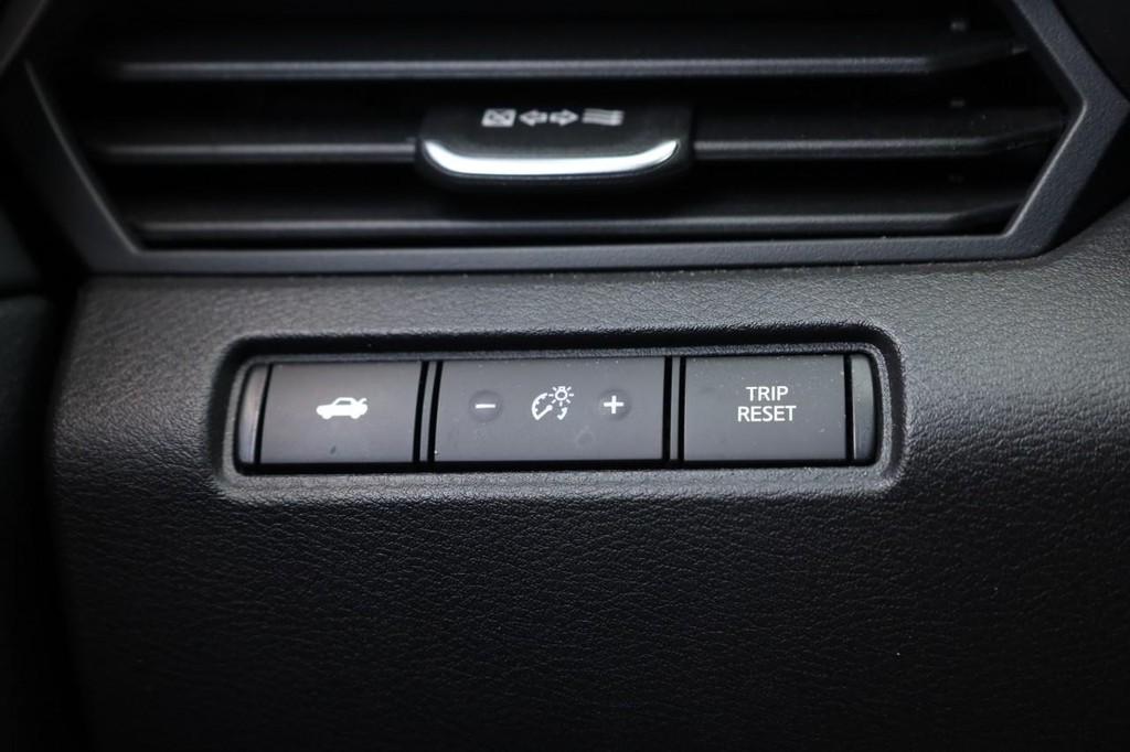Nissan Altima Vehicle Full-screen Gallery Image 19