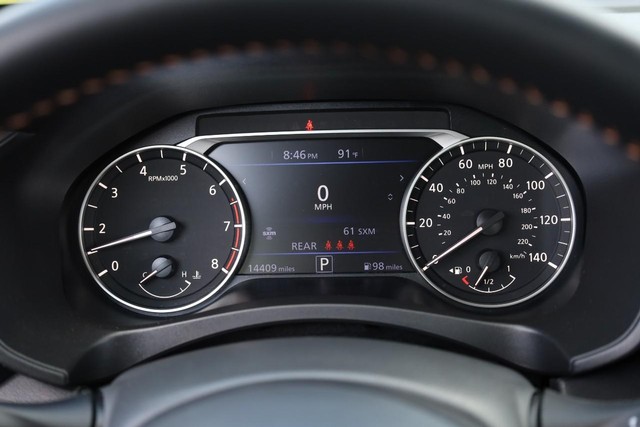 Nissan Altima Vehicle Image 11