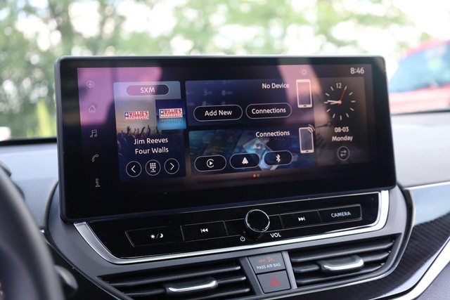 Nissan Altima Vehicle Image 12