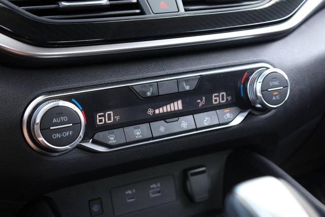 Nissan Altima Vehicle Image 14