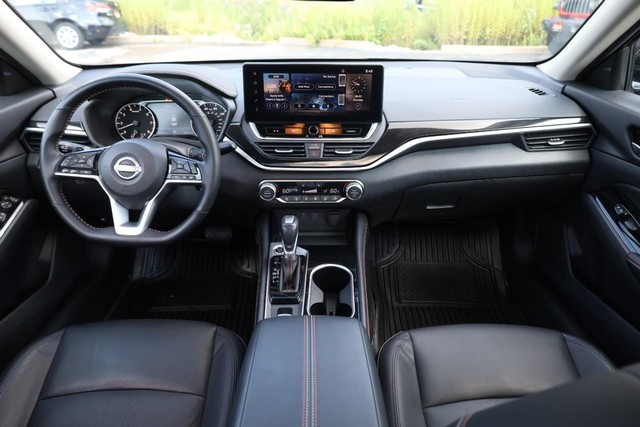 Nissan Altima Vehicle Image 22