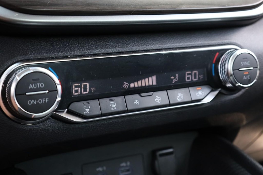 Nissan Altima Vehicle Full-screen Gallery Image 14