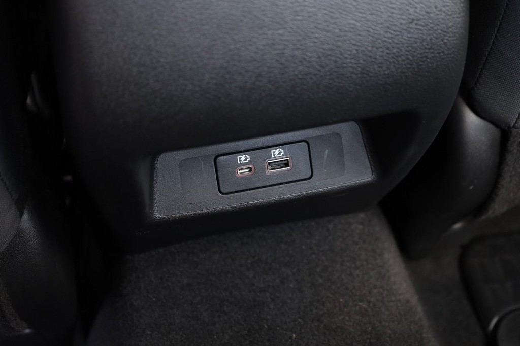 Nissan Altima Vehicle Full-screen Gallery Image 21