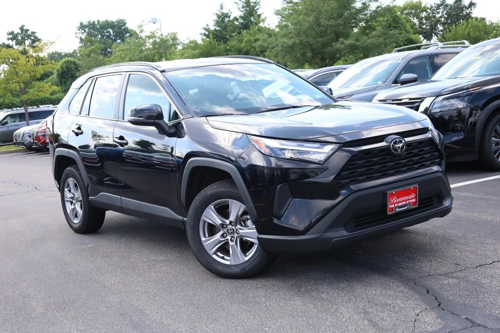 Toyota RAV4 Vehicle Full-screen Gallery Image 2