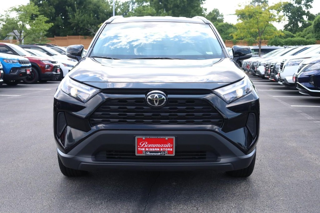 Toyota RAV4 Vehicle Full-screen Gallery Image 4