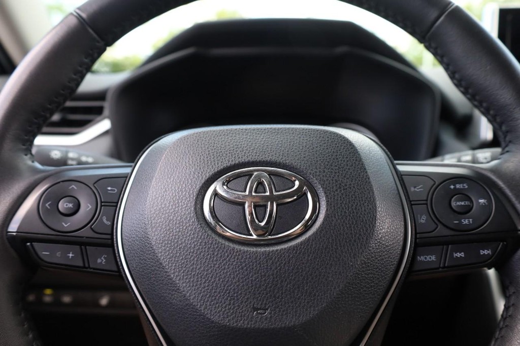 Toyota RAV4 Vehicle Full-screen Gallery Image 10