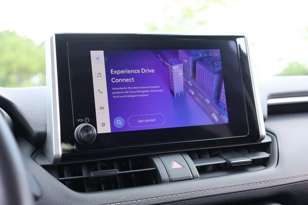 Toyota RAV4 Vehicle Full-screen Gallery Image 12