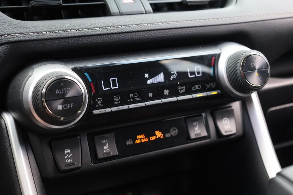 Toyota RAV4 Vehicle Full-screen Gallery Image 14
