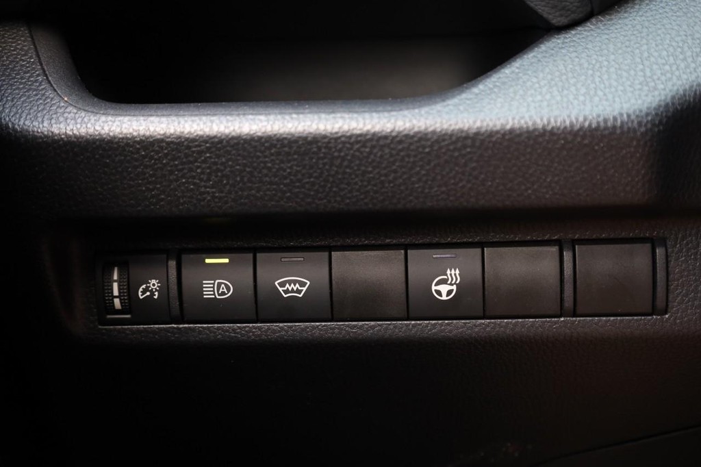 Toyota RAV4 Vehicle Full-screen Gallery Image 19
