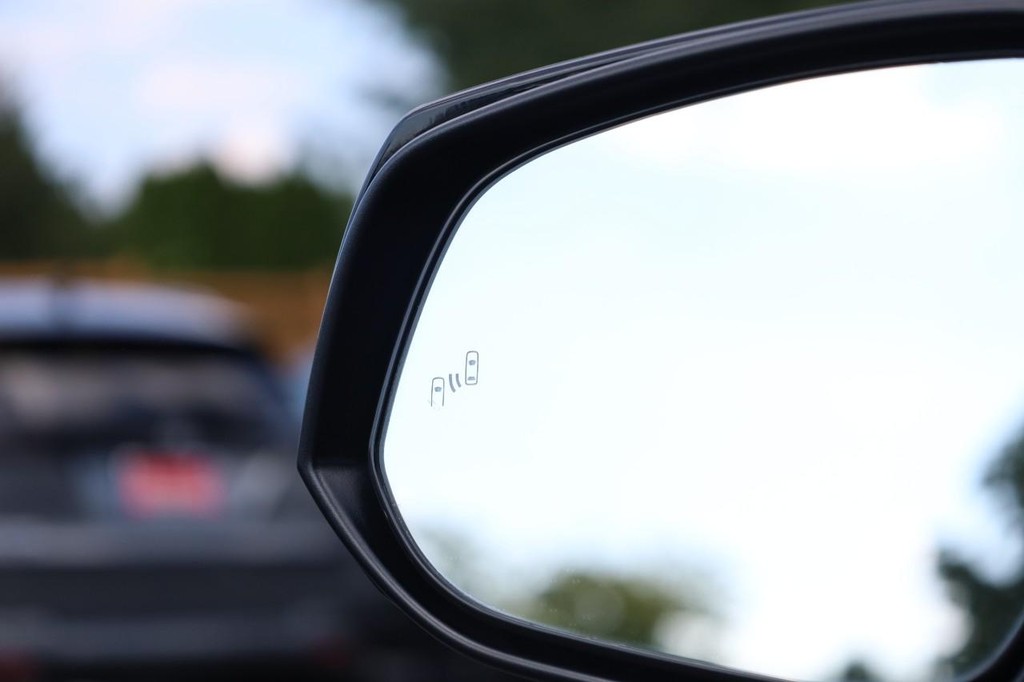 Toyota RAV4 Vehicle Full-screen Gallery Image 20