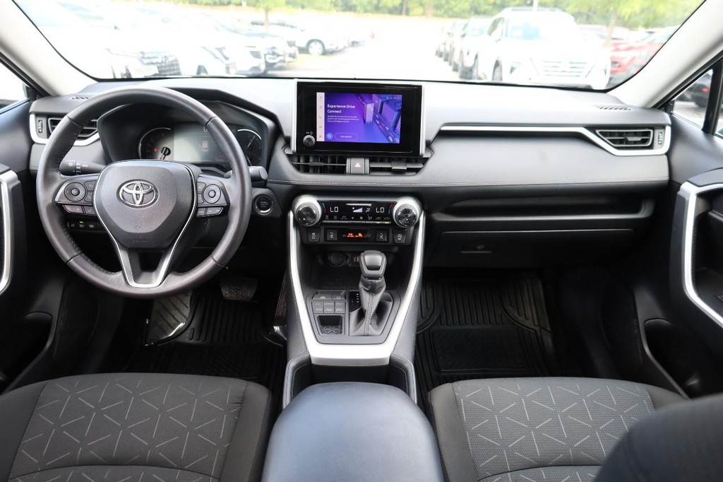 Toyota RAV4 Vehicle Full-screen Gallery Image 23