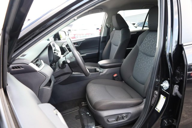 Toyota RAV4 Vehicle Image 09