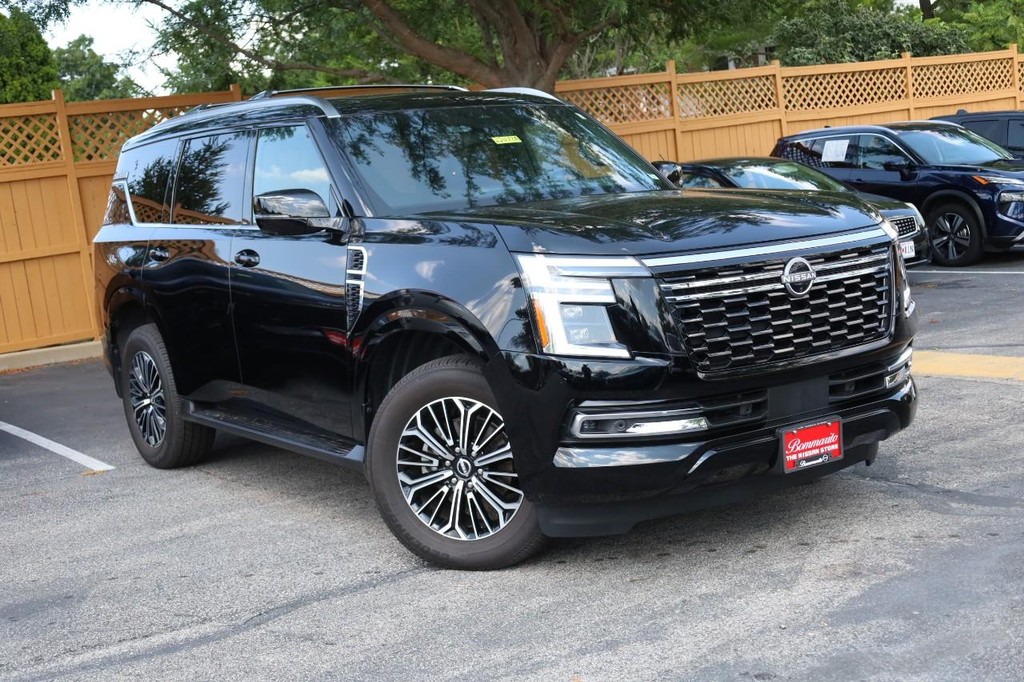 Nissan Armada Vehicle Full-screen Gallery Image 2