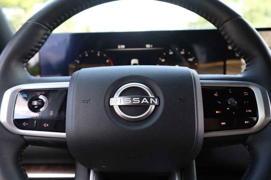Nissan Armada Vehicle Full-screen Gallery Image 13
