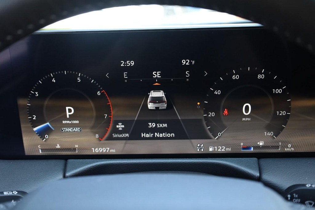 Nissan Armada Vehicle Full-screen Gallery Image 14