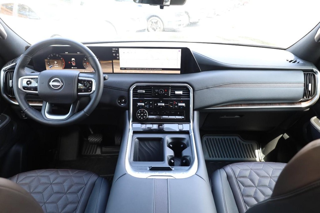 Nissan Armada Vehicle Full-screen Gallery Image 26