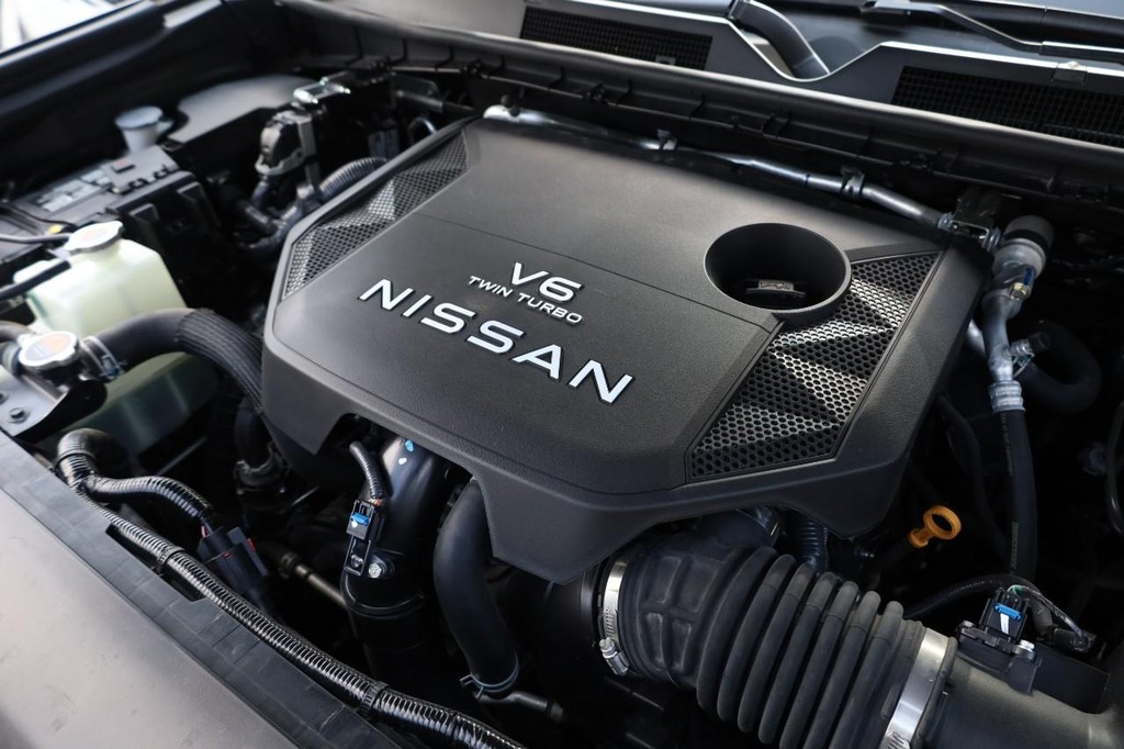 Nissan Armada Vehicle Full-screen Gallery Image 30