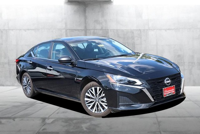 Nissan Altima Vehicle Image 02