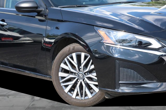 Nissan Altima Vehicle Image 03