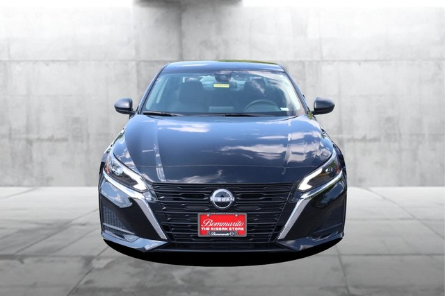 Nissan Altima Vehicle Image 04