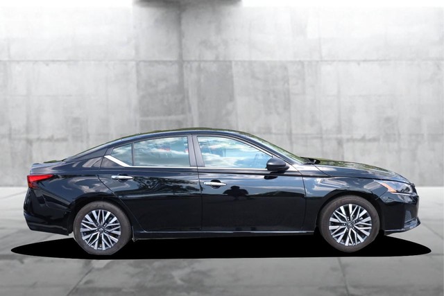 Nissan Altima Vehicle Image 05
