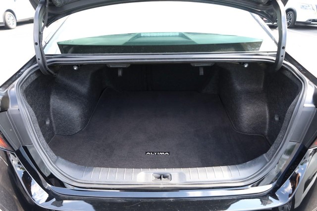 Nissan Altima Vehicle Image 07