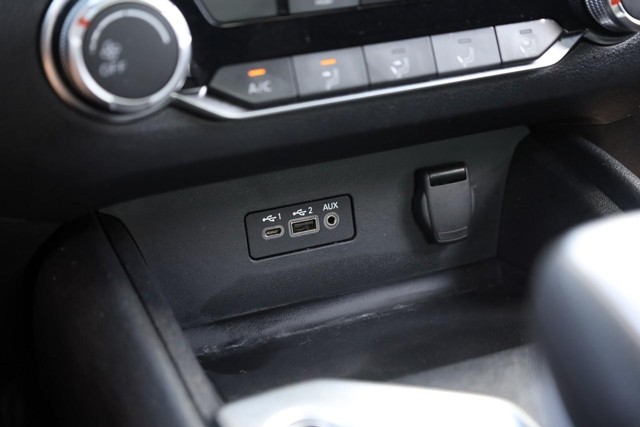 Nissan Altima Vehicle Image 14