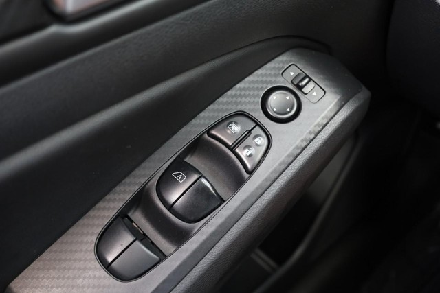 Nissan Altima Vehicle Image 17