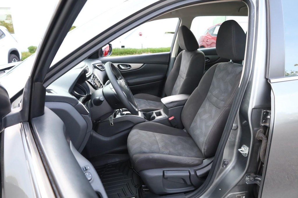 Nissan Rogue Vehicle Image 08