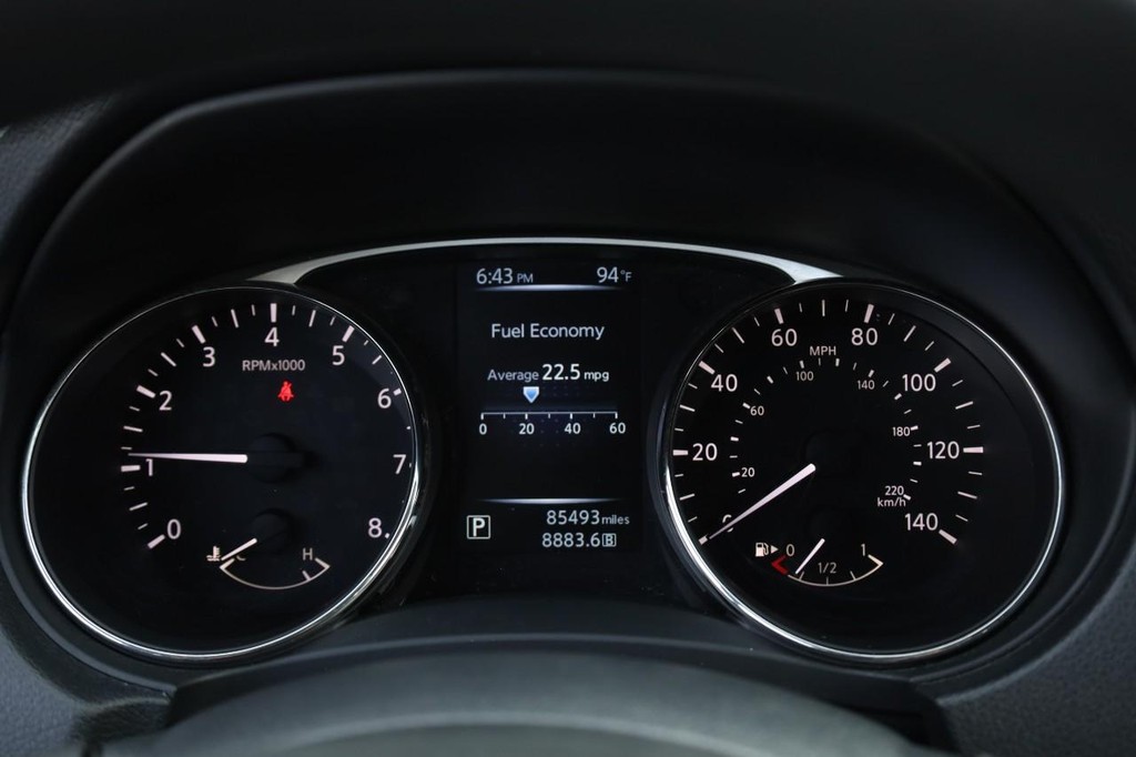 Nissan Rogue Vehicle Image 10