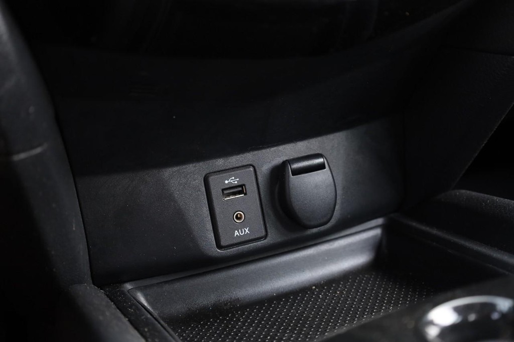Nissan Rogue Vehicle Image 14