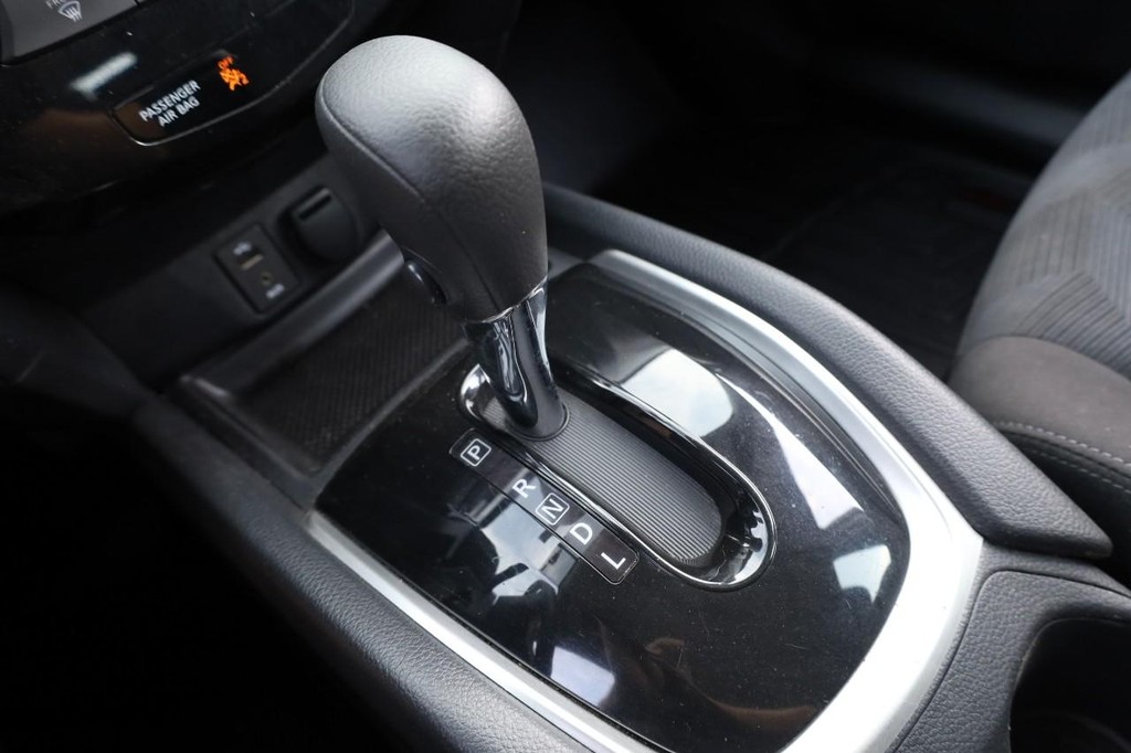 Nissan Rogue Vehicle Image 15