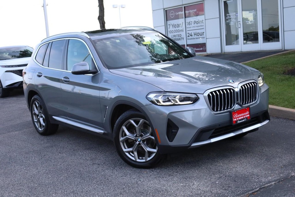 BMW X3 Vehicle Full-screen Gallery Image 02