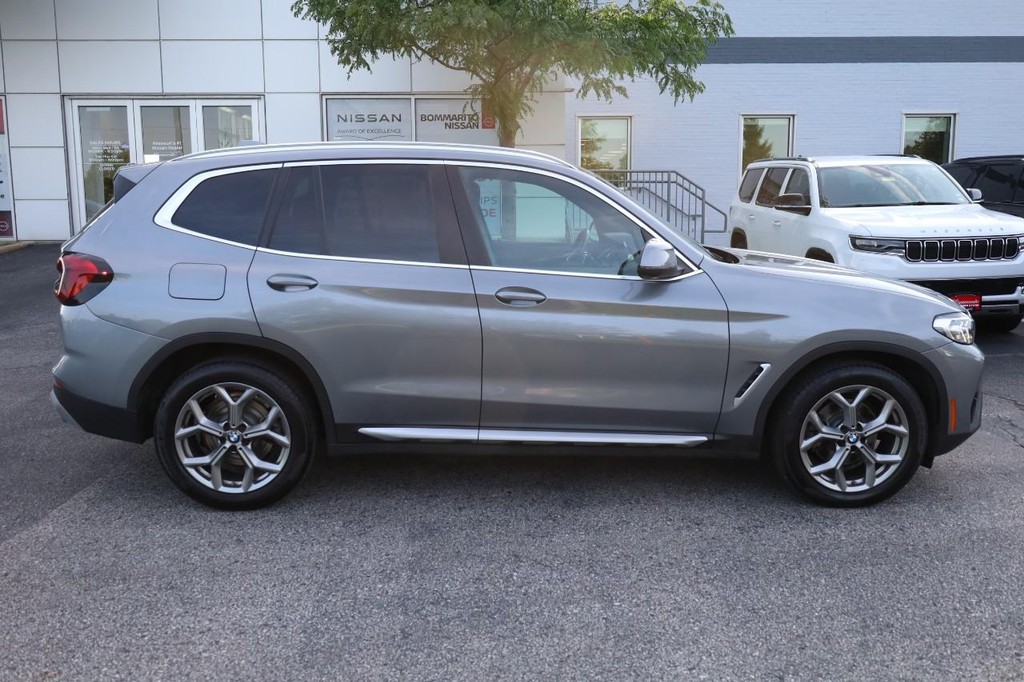 BMW X3 Vehicle Full-screen Gallery Image 05