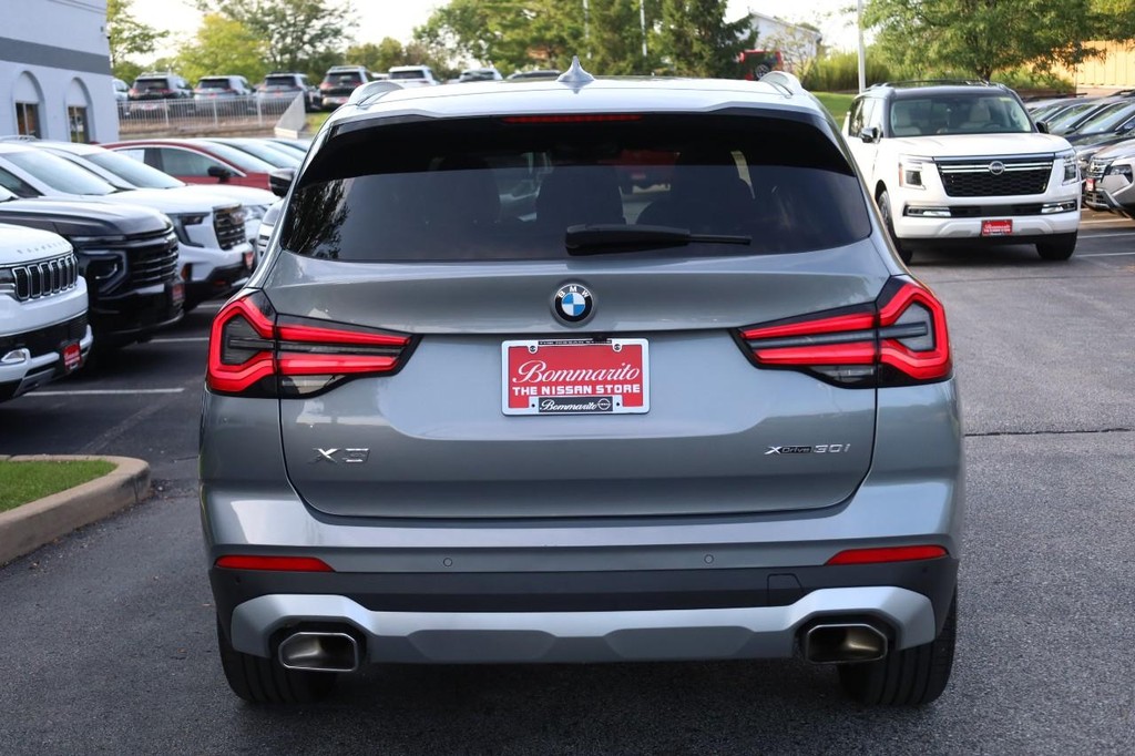 BMW X3 Vehicle Full-screen Gallery Image 06