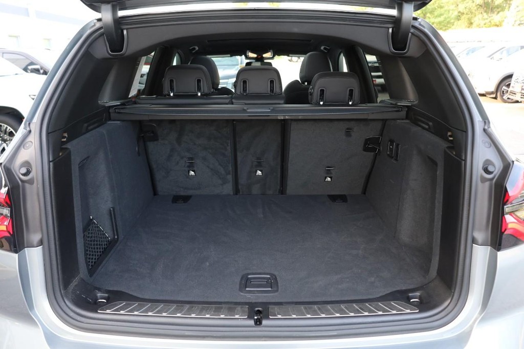 BMW X3 Vehicle Full-screen Gallery Image 07