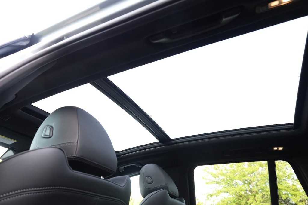BMW X3 Vehicle Full-screen Gallery Image 10