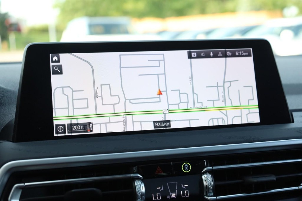 BMW X3 Vehicle Full-screen Gallery Image 13