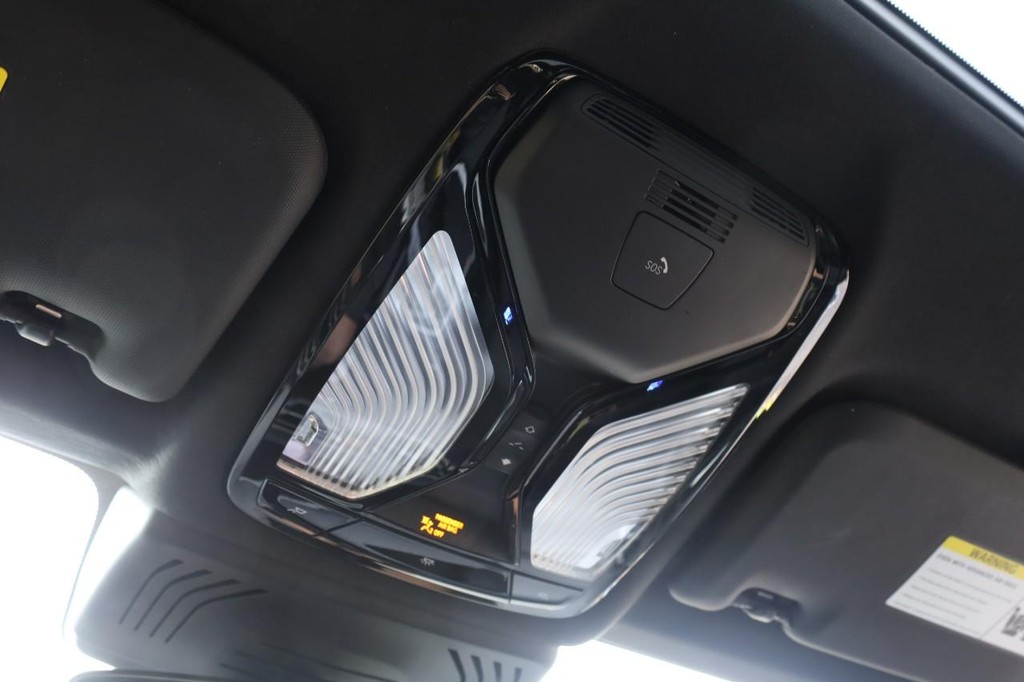 BMW X3 Vehicle Full-screen Gallery Image 19
