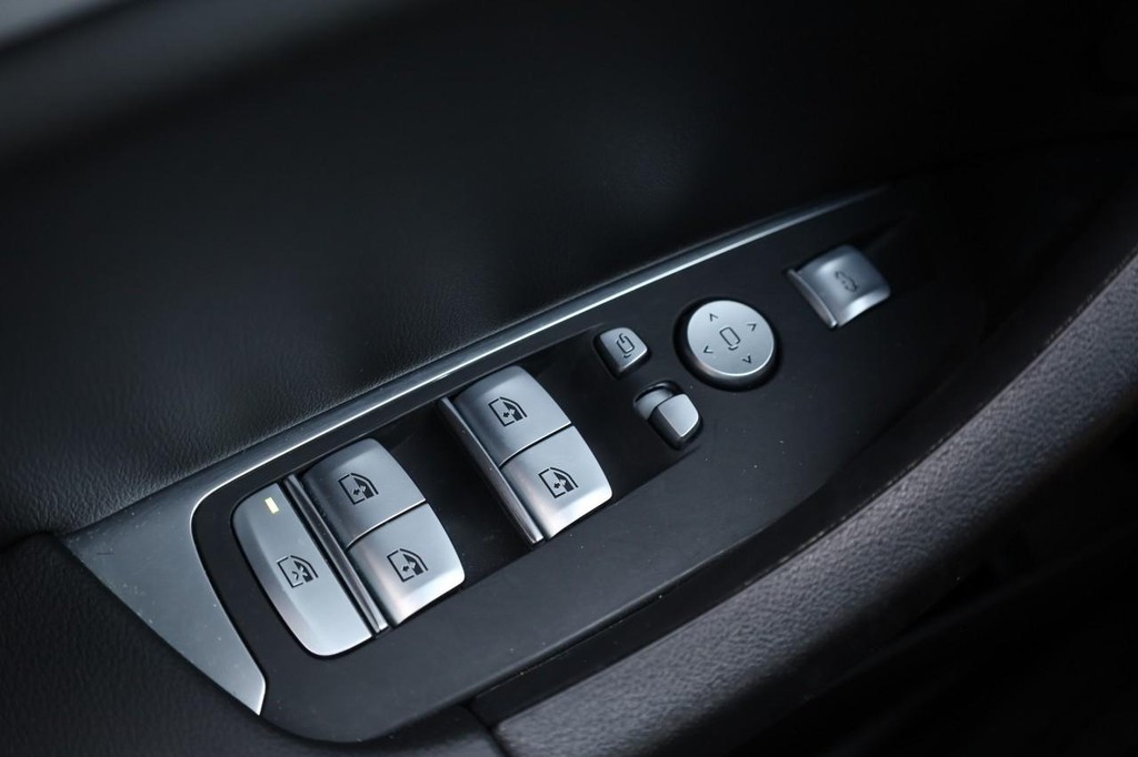 BMW X3 Vehicle Full-screen Gallery Image 20