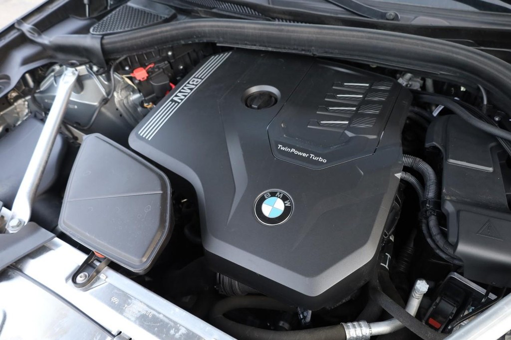 BMW X3 Vehicle Full-screen Gallery Image 29