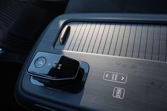 Nissan Ariya Vehicle Image 15