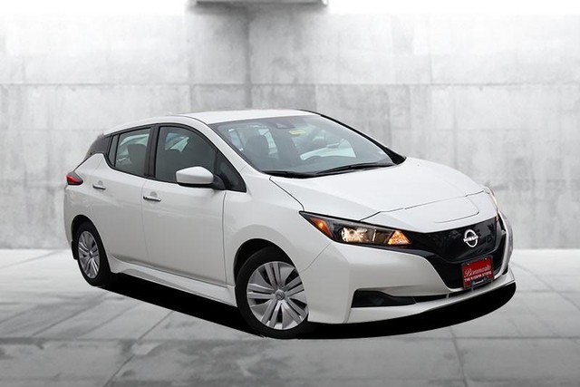 Nissan LEAF Vehicle Full-screen Gallery Image 02
