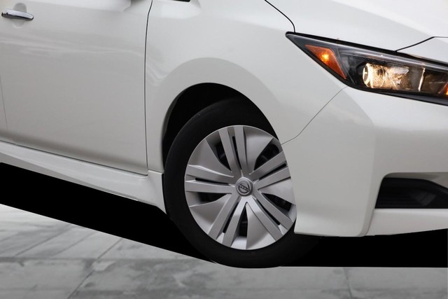 Nissan LEAF Vehicle Full-screen Gallery Image 03